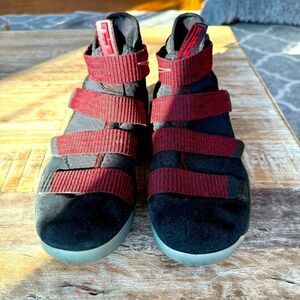 Nike LeBron XI red and black